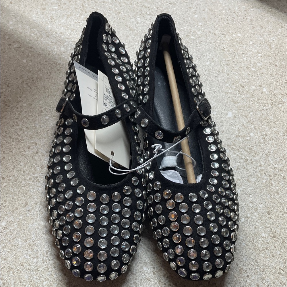 Black Studded Women's Shoes Size 6. NWT